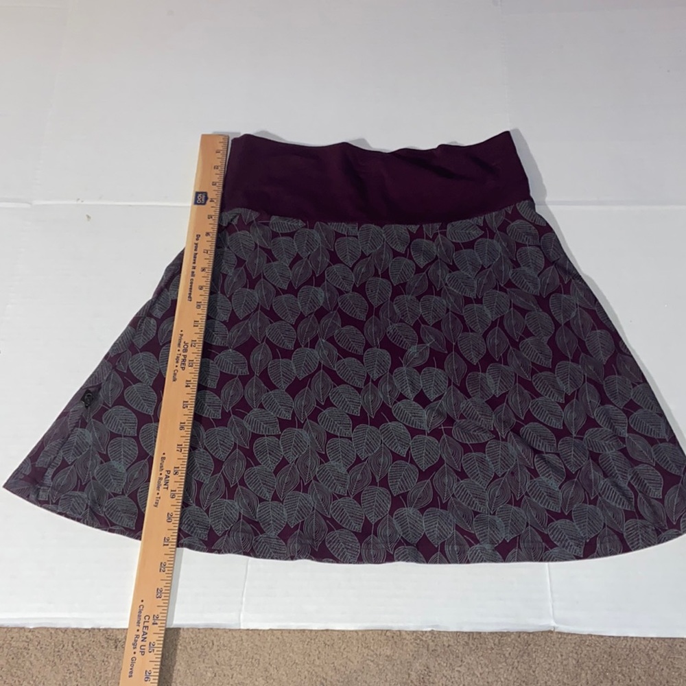 Apsara Womens Skirt. Purple with leaf graphic size M/L